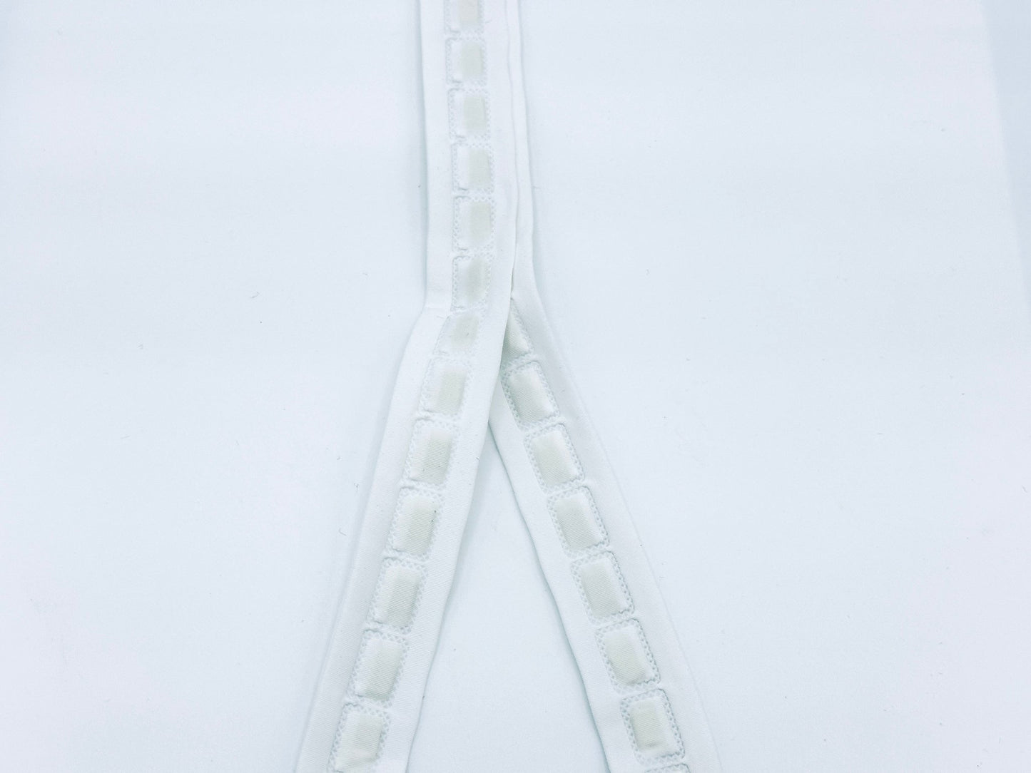 White magnetic snap tape with 1 cm spacing