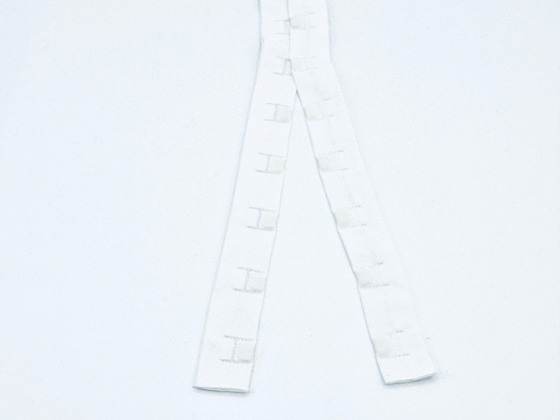 white 3 cm spaced zipper tape