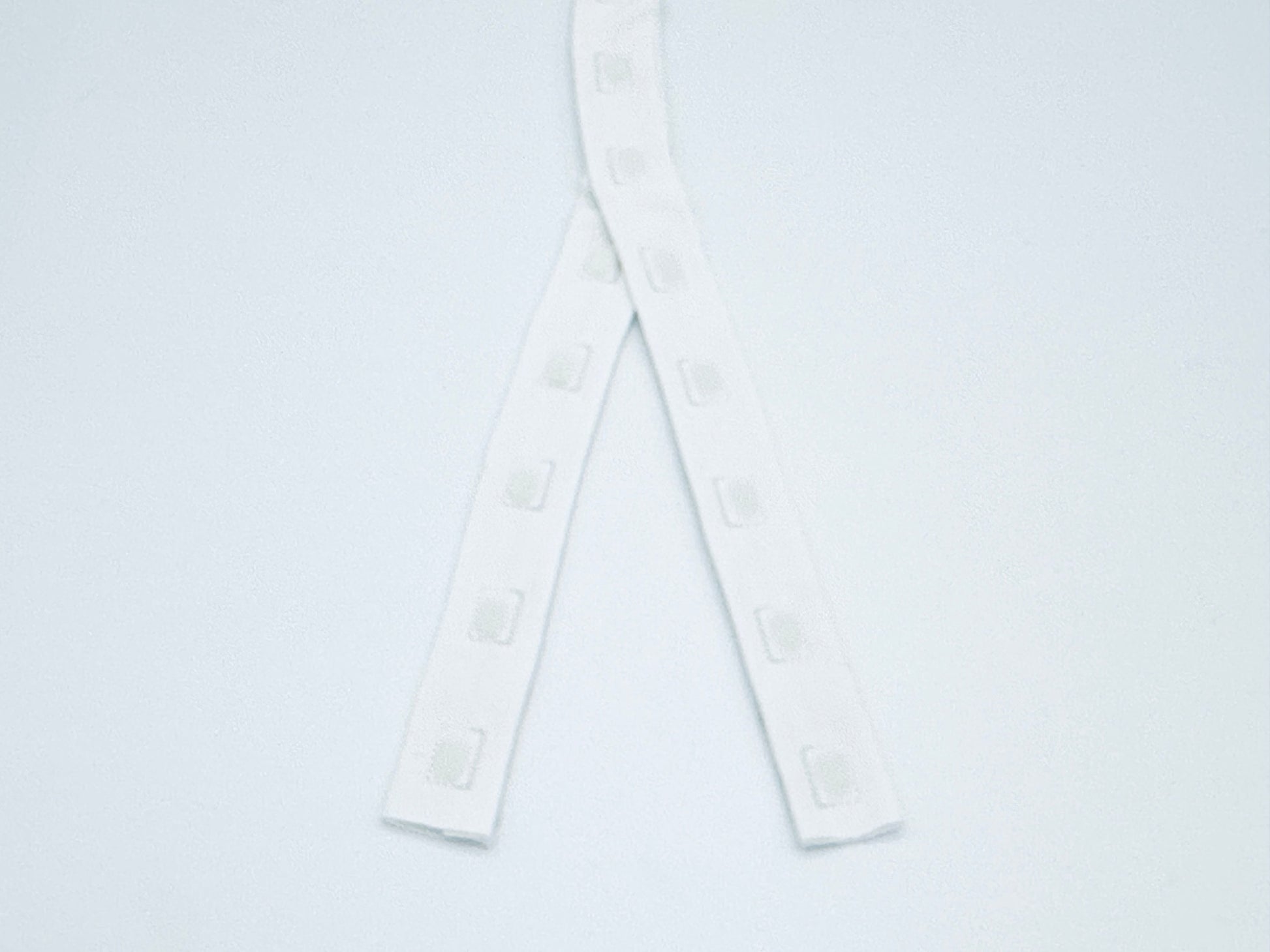 3 cm white magnetic snap tape