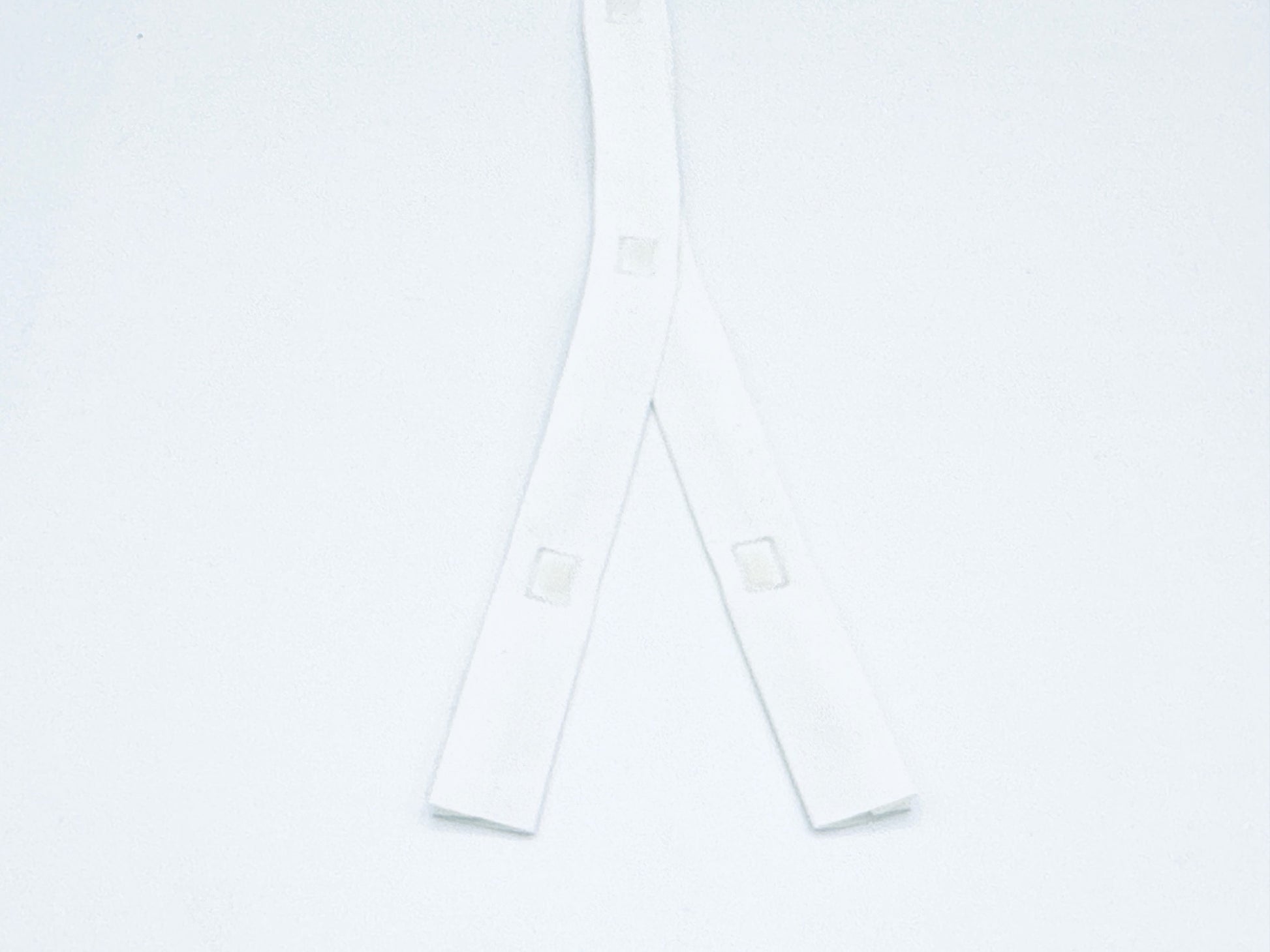 White 9 cm spaced magnet tape