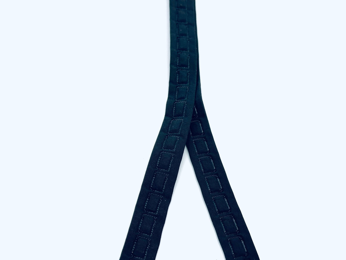 Black magnetic snap tape with 1 cm magnet spacing