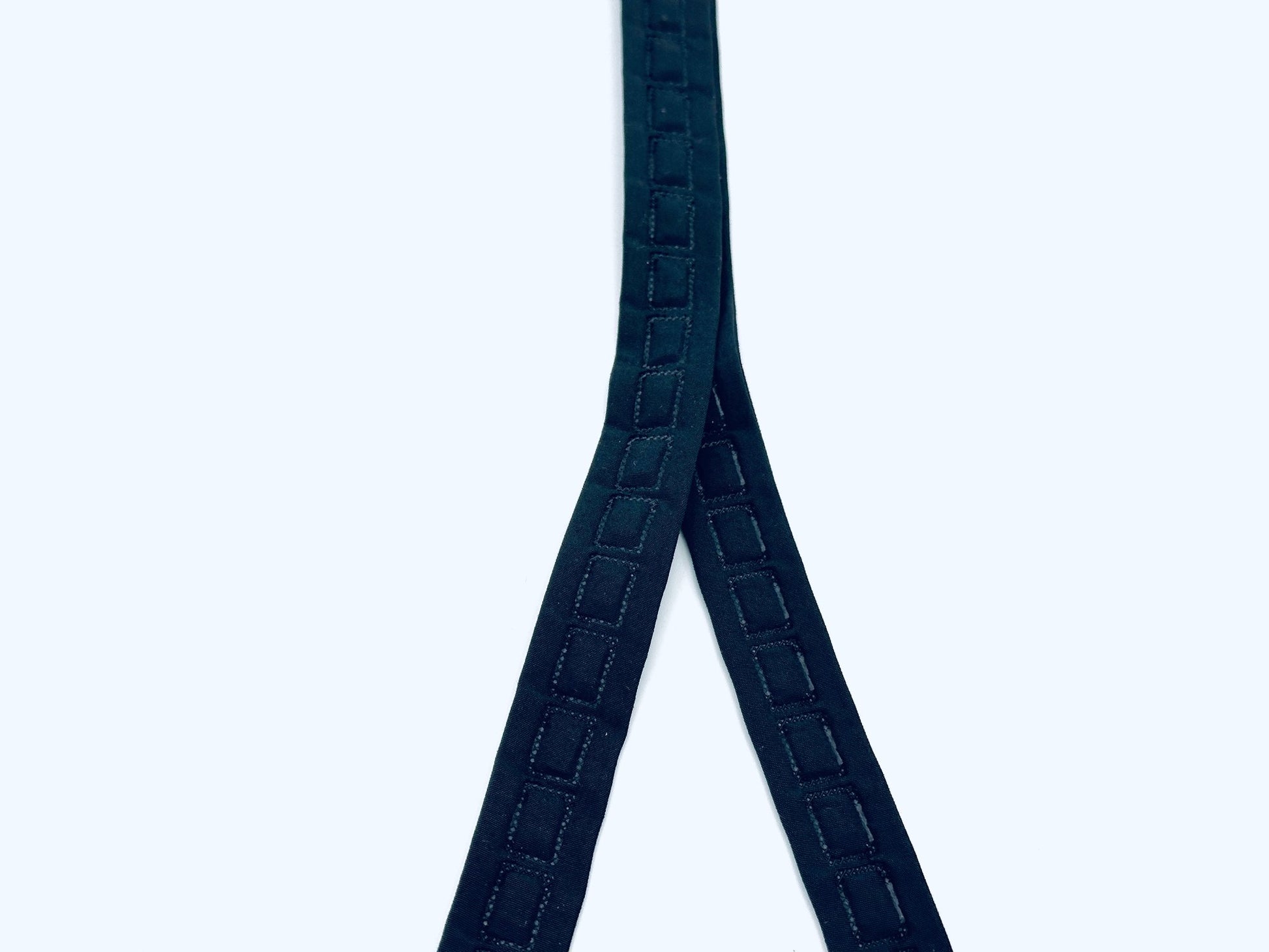 Black magnetic snap tape with 1 cm magnet spacing