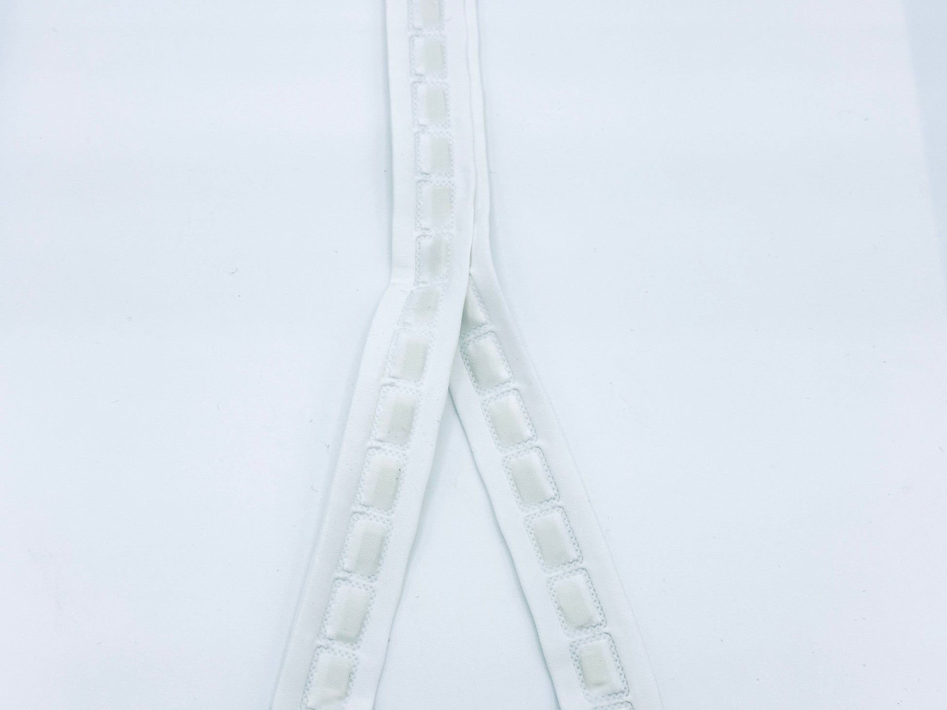 White magnetic snap tape with 1 cm spacing