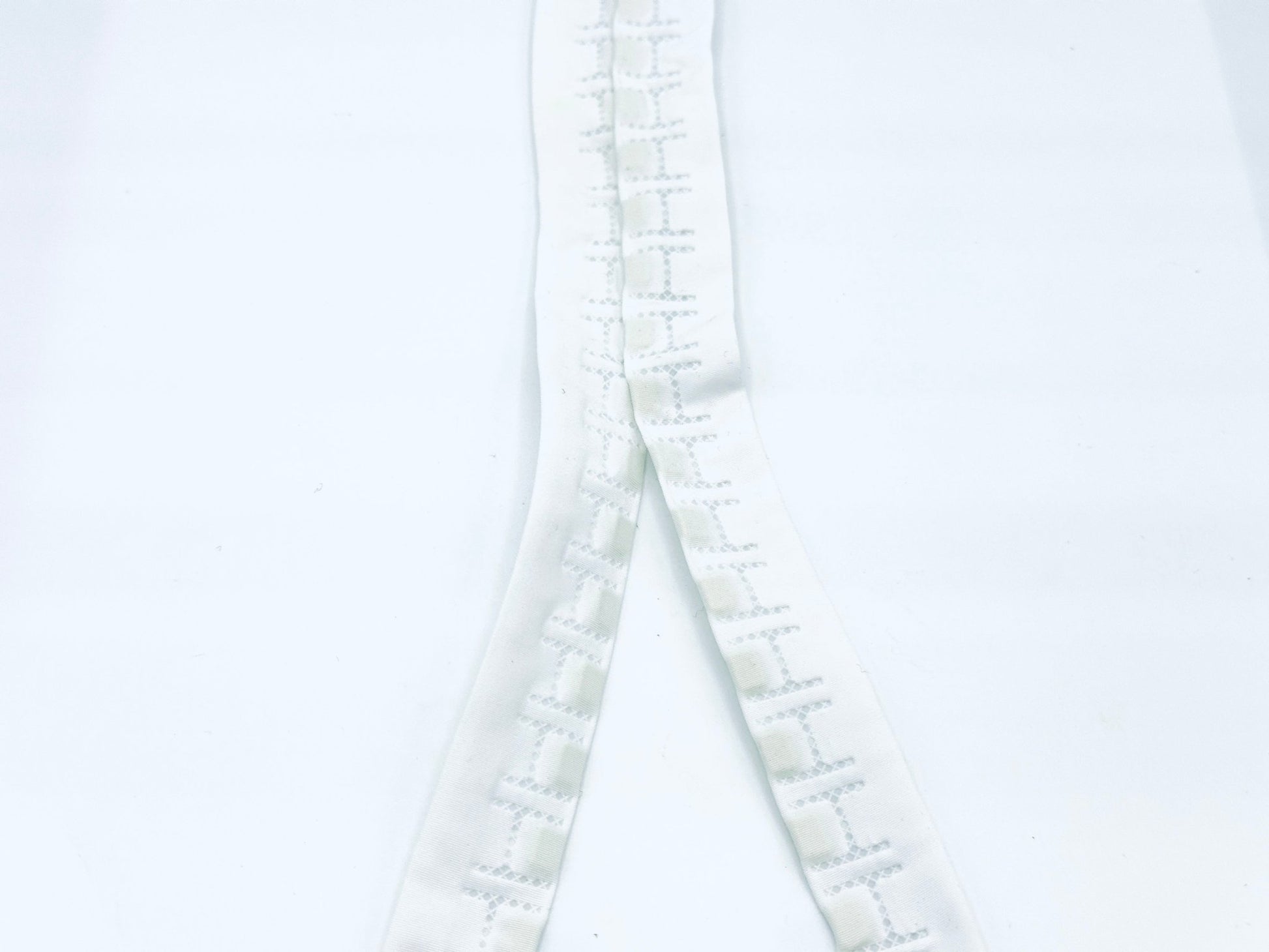 white nylon tape with magnets on each side 1 cm apart