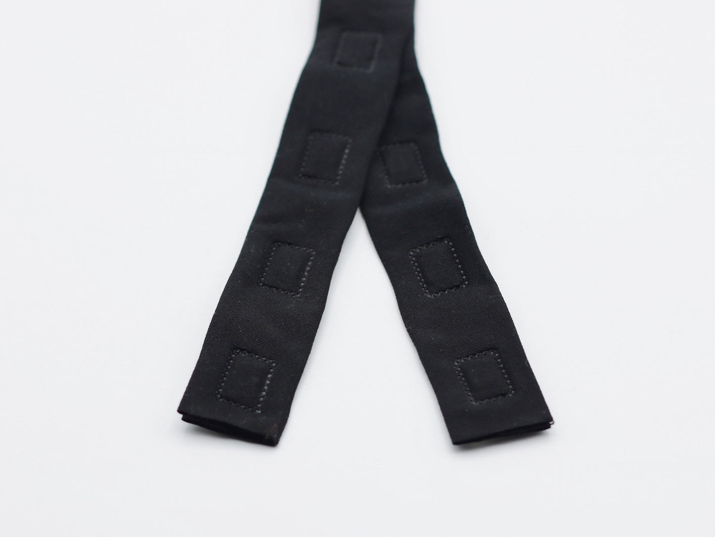 Black magnetic snap tape with 3 cm spacing