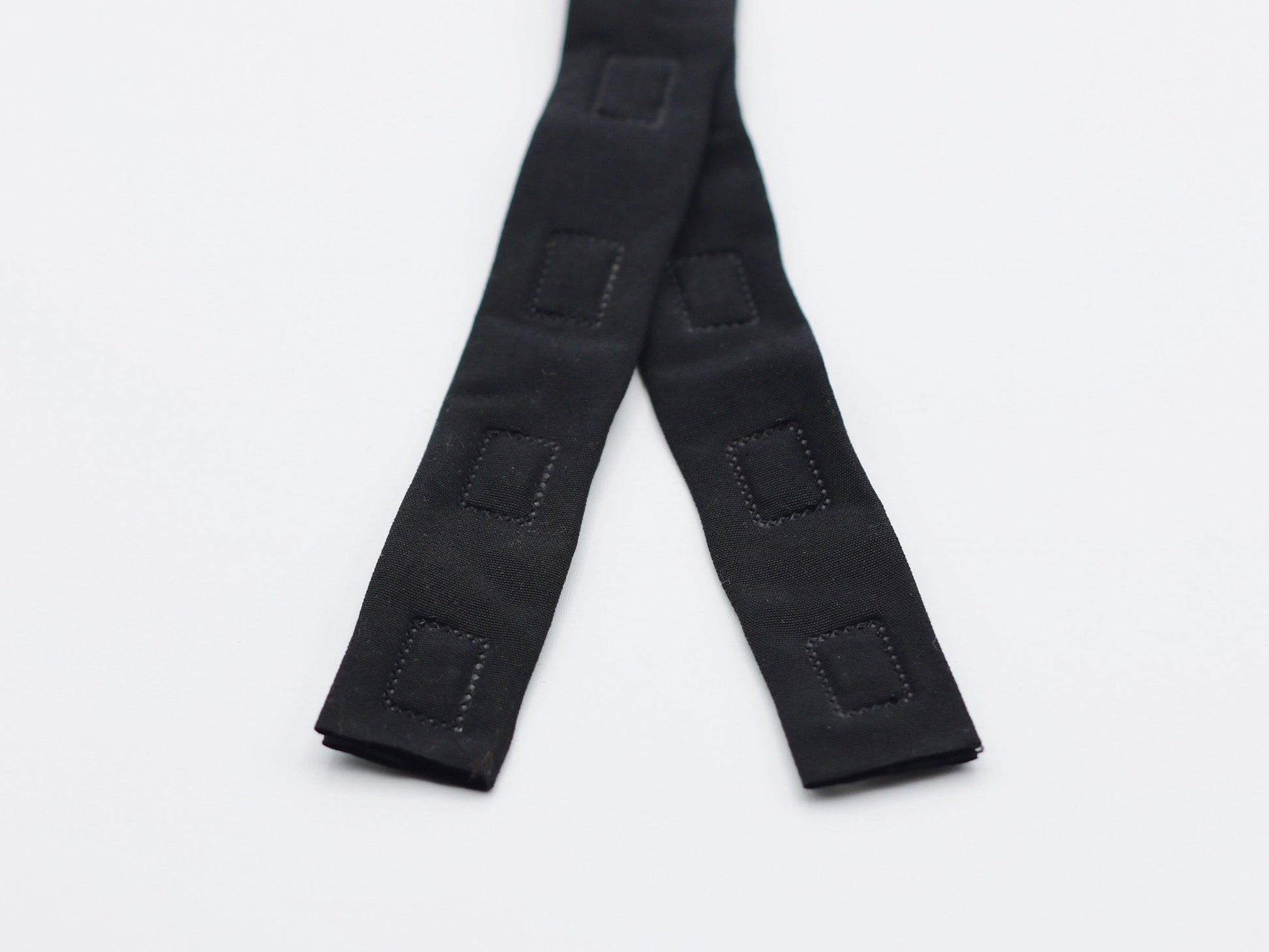 Black magnetic snap tape with 3 cm spacing