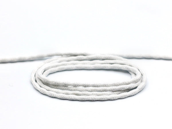Cape weight, a metal chain encased in white cotton 